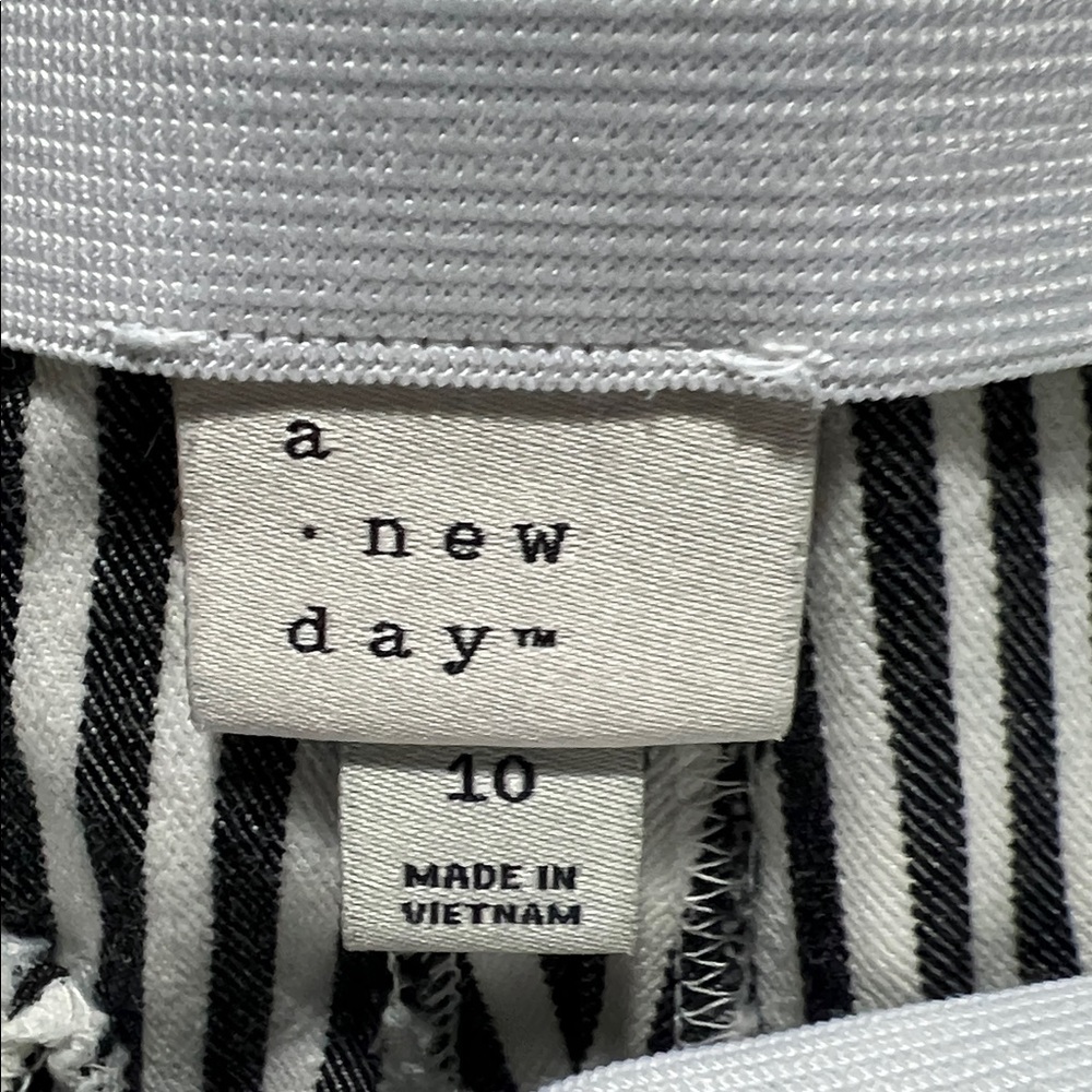 A New Day Stretch Cropped Straight Side Zip Pant - Picture 3 of 3
